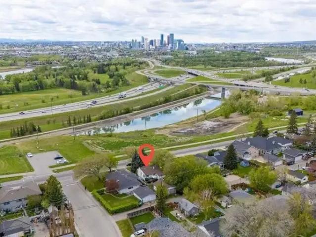 4 Bedroom House Calgary AB 104986051