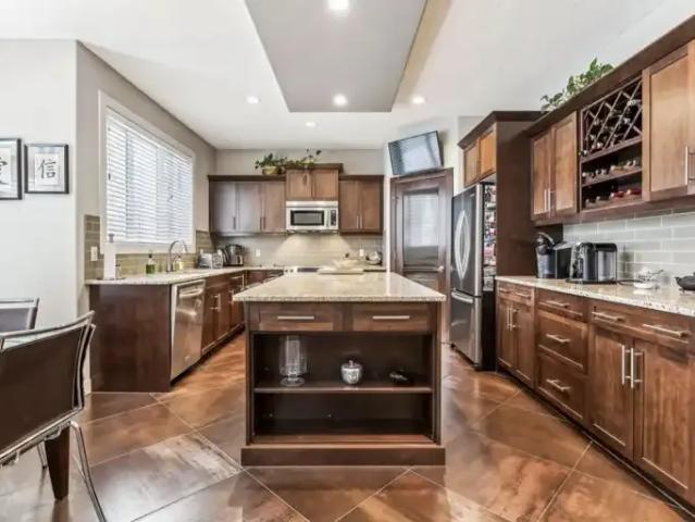 4 Bedroom House Calgary AB 104991564