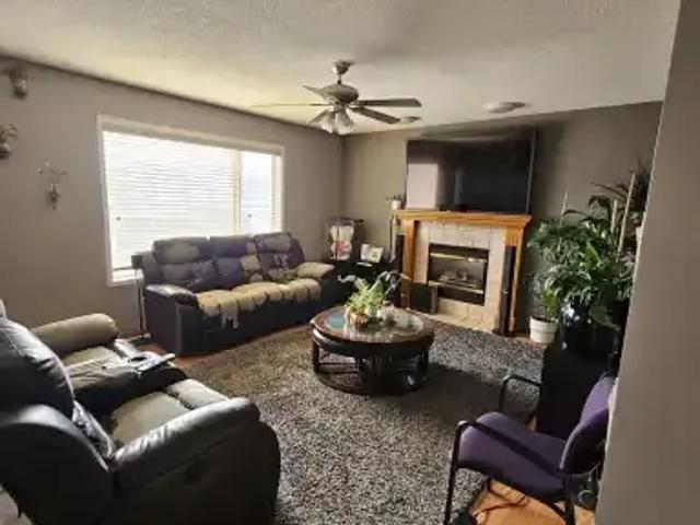 4 Bedroom House Calgary AB 104181237