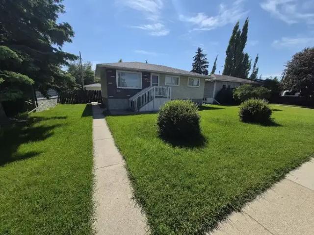 4 Bedroom House Calgary AB 104257210