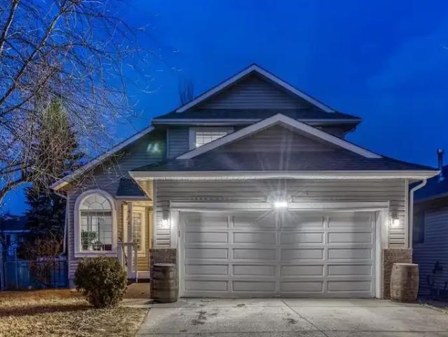 4 Bedroom House Calgary AB 105505916