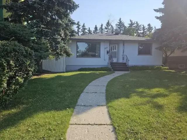 4 Bedroom House Calgary AB 105543407