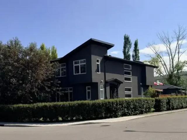 4 Bedroom House Calgary AB 105543294