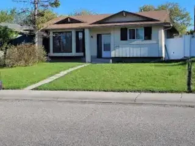 4 Bedroom House Calgary AB 105554483