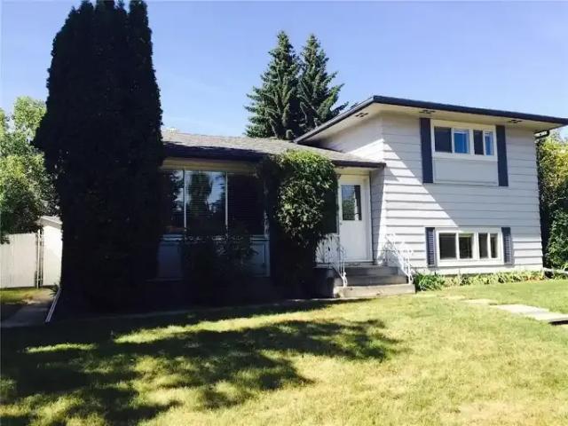 4 Bedroom House Calgary AB 105565494