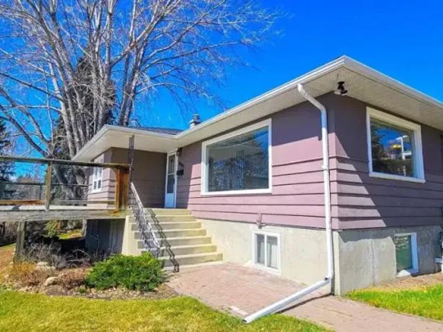 4 Bedroom House Calgary AB 105793120