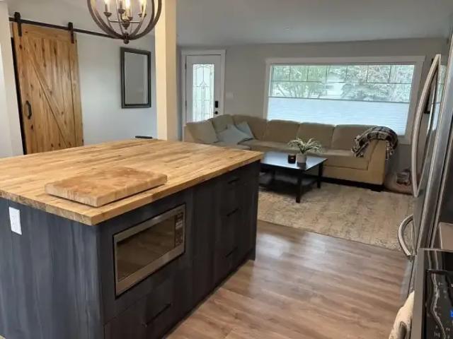 4 Bedroom House Calgary AB 105100709