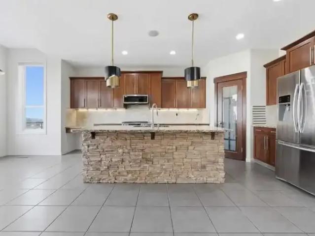 4 Bedroom House Calgary AB 105100722