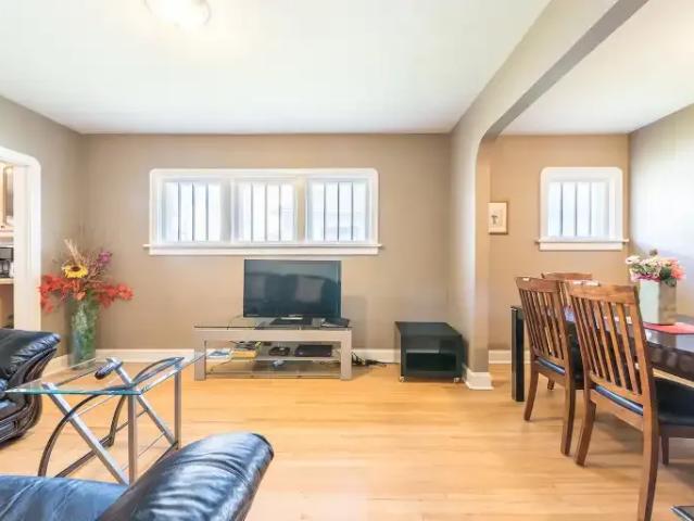 4 Bedroom House Calgary AB 105110822