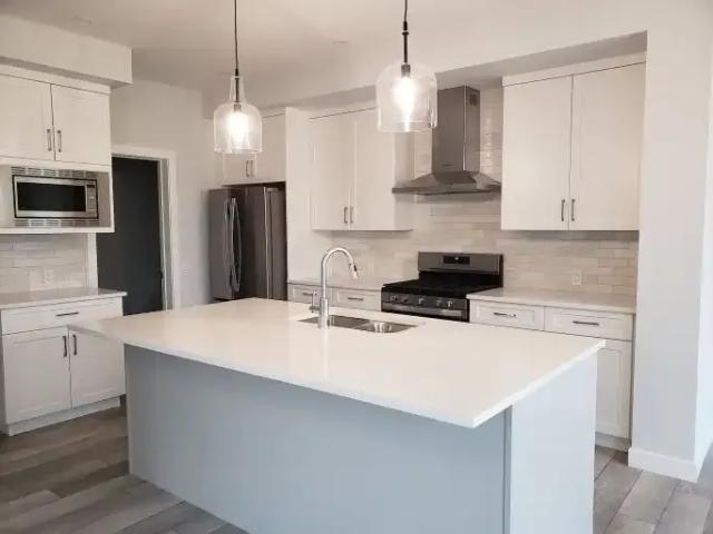 4 Bedroom House Calgary AB 105110832