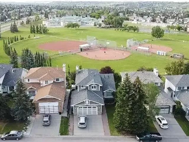 4 Bedroom House Calgary AB 105150970