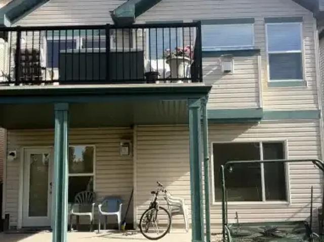 4 Bedroom House Calgary AB 105151107