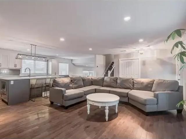 4 Bedroom House Calgary AB 105185916
