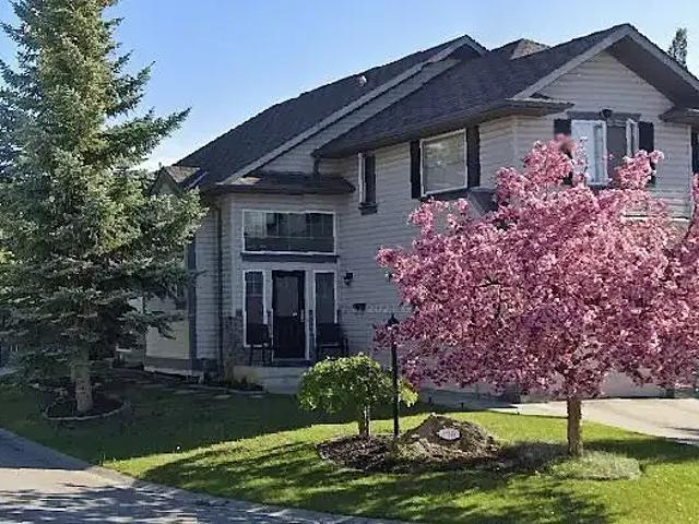 4 Bedroom House Calgary AB 105226565