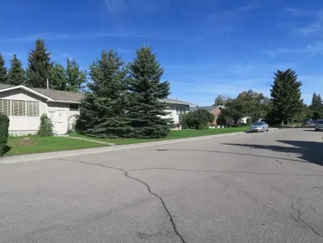 4 Bedroom House Calgary AB 105226572