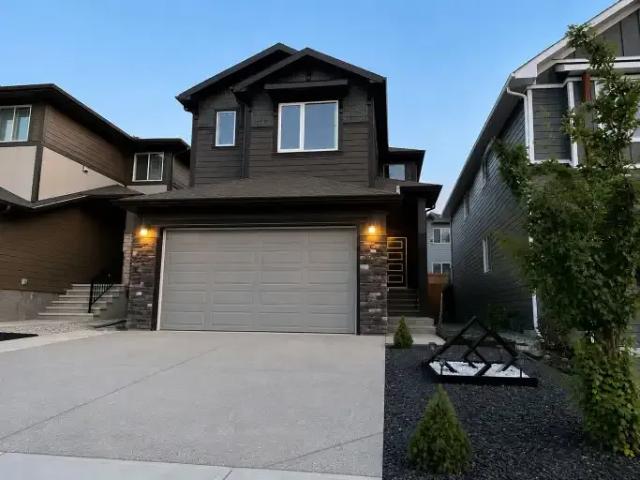 4 Bedroom House Calgary AB 105226611