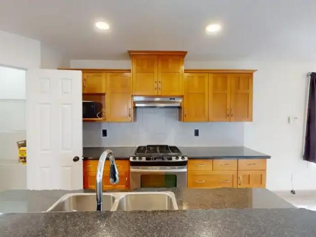 4 Bedroom House Calgary AB 105394842