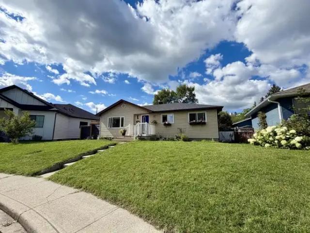 4 Bedroom House Calgary AB 105394852