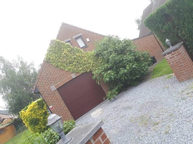 4 Bedroom House Charming residential area SHAPE approved