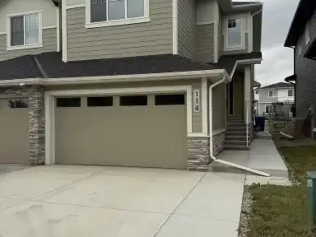 4 Bedroom House Chestermere AB 104972802