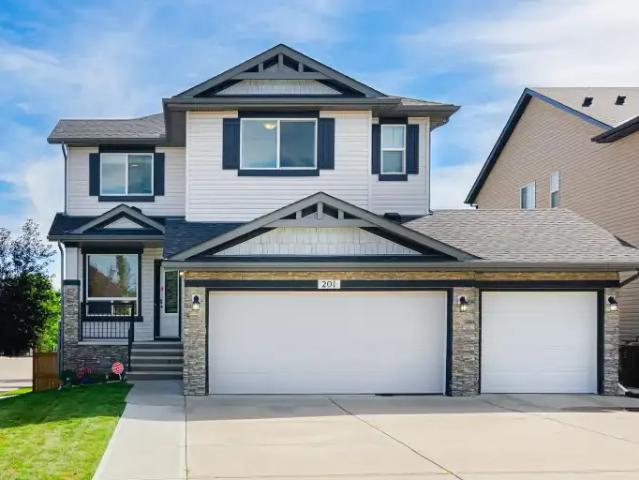 4 Bedroom House Chestermere AB 105378235