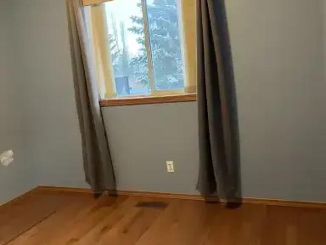4 Bedroom House Chestermere AB 105643267