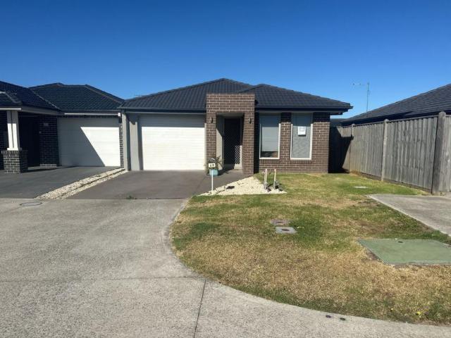 4 Bedroom House Clyde North VIC 106064359