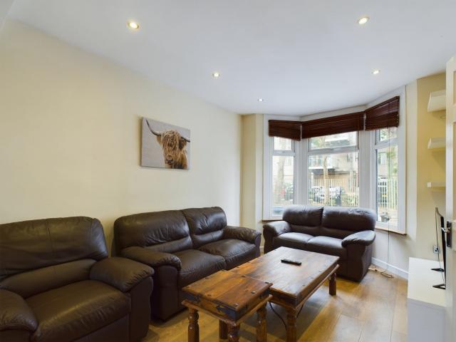 4 Bedroom House Croydon Croydon 68563012