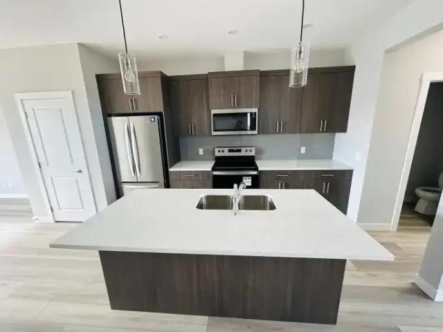 4 Bedroom House Airdrie AB 105150807