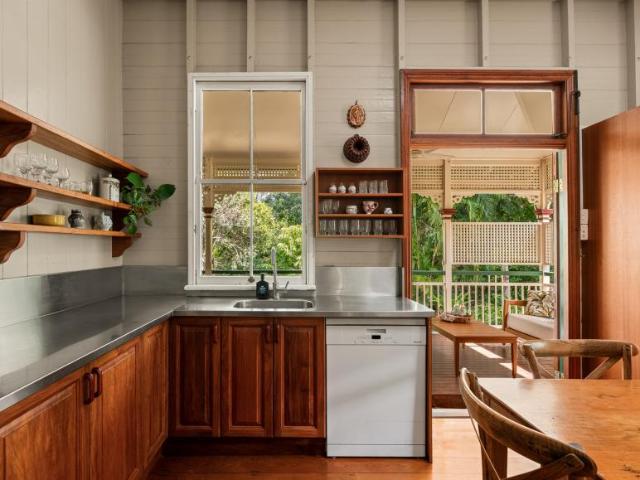 4 Bedroom House Ashgrove QLD 105285153