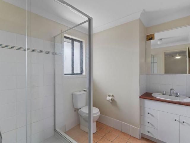 4 Bedroom House ASHMORE QLD 104893854