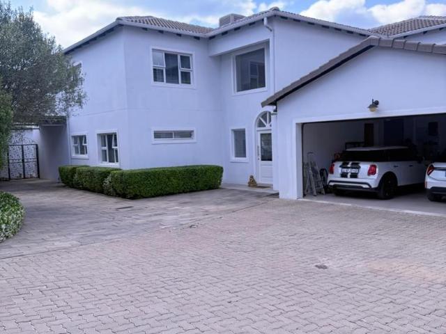 4 bedroom house available to let in Bryanston