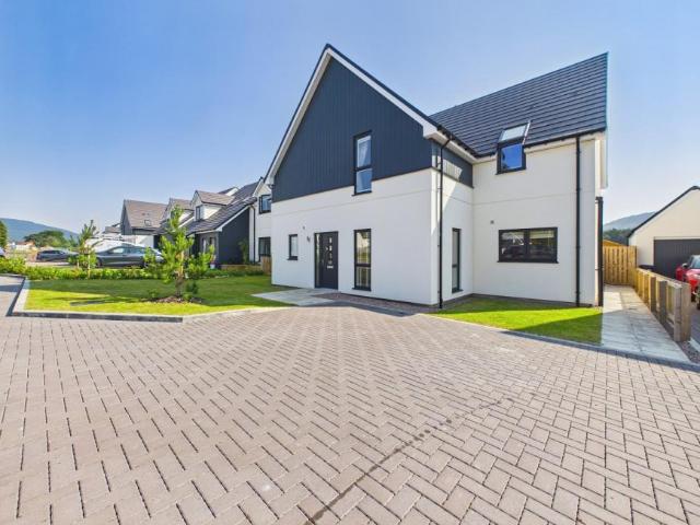 4 Bedroom House Aviemore Aviemore 104711320