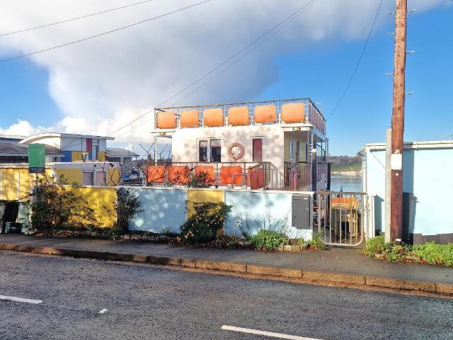 4 bedroom house boat for sale