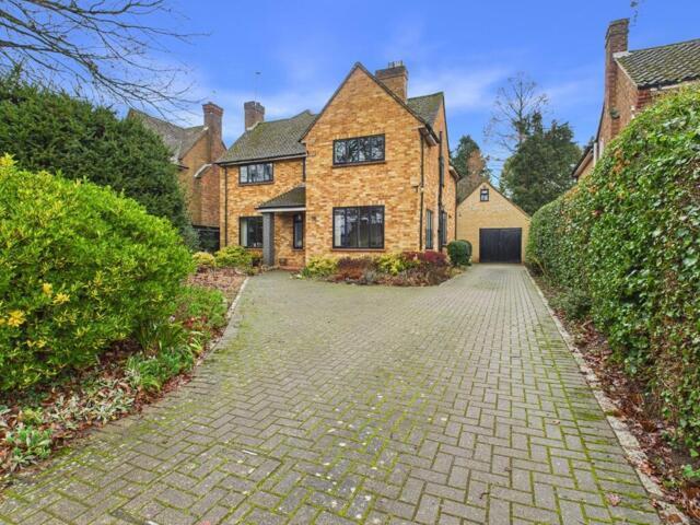 4 Bedroom House Beaconsfield Buckinghamshire 101996050