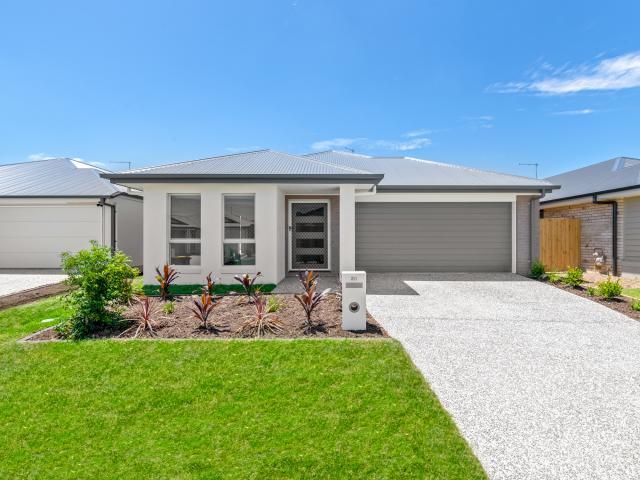 4 Bedroom House BEACHMERE QLD LS84434039