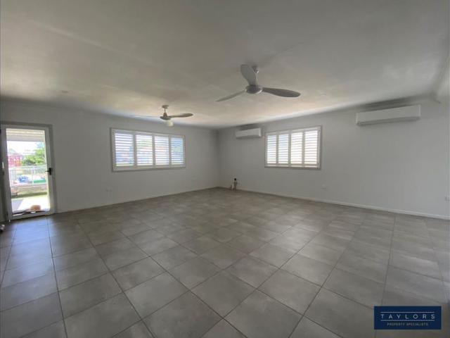 4 bedroom house Beachside Living