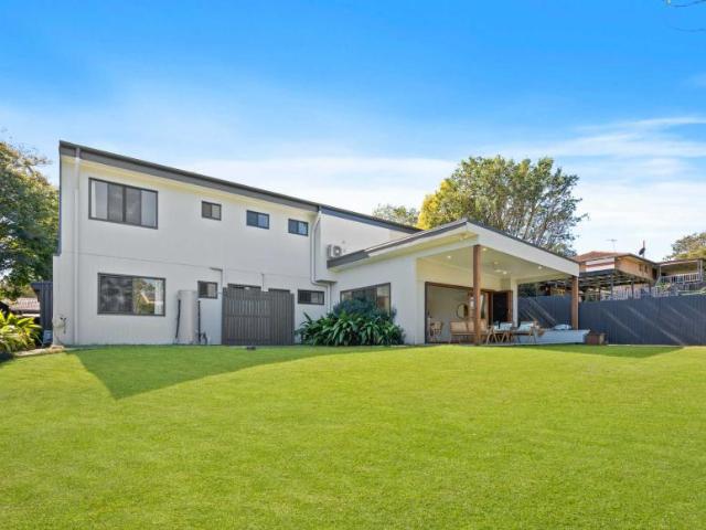 4 Bedroom House Belmont QLD 105676580