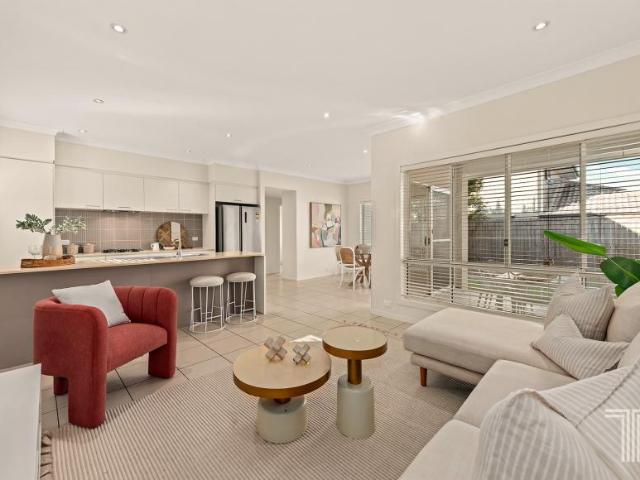 4 Bedroom House Belmont QLD 101583286