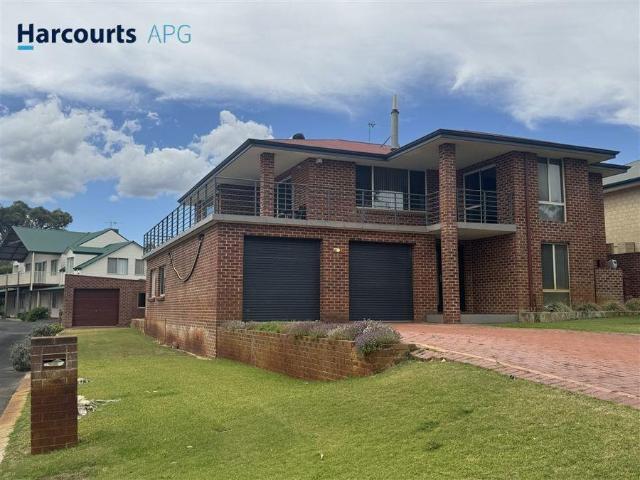 4 Bedroom House Binningup WA 106030202