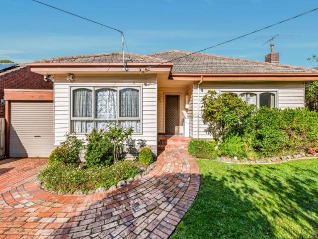 4 Bedroom House Blackburn North VIC 105584488