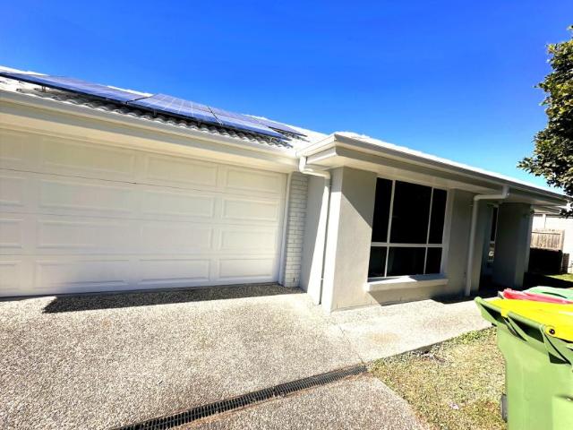 4 Bedroom House BRASSALL QLD 104948215