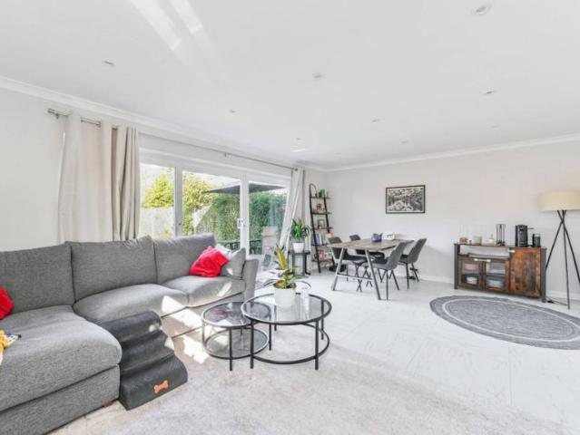 4 Bedroom House Bromley Bromley 99387126