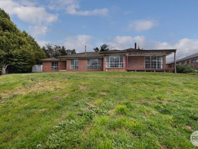 4 Bedroom House BROWN HILL VIC 105971958