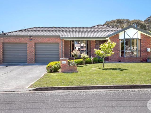 4 Bedroom House BROWN HILL VIC 106008829