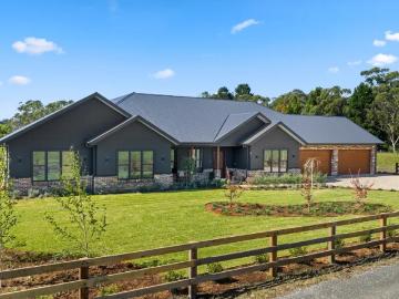 4 Bedroom House Bundanoon NSW 102277369