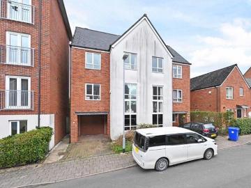 4 Bedroom House Burslem Staffordshire 101675691
