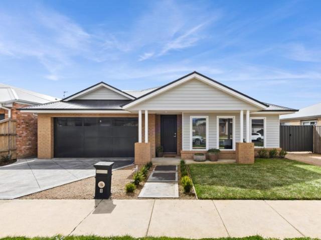 4 Bedroom House Gisborne VIC 105584402
