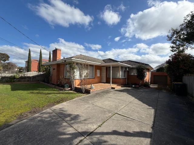 4 Bedroom House Glen Waverley VIC 105863145