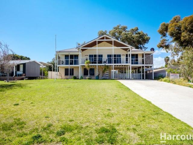 4 Bedroom House Guilderton WA 106042174